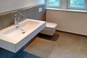Wir renovieren und modernisieren Badezimmer!
